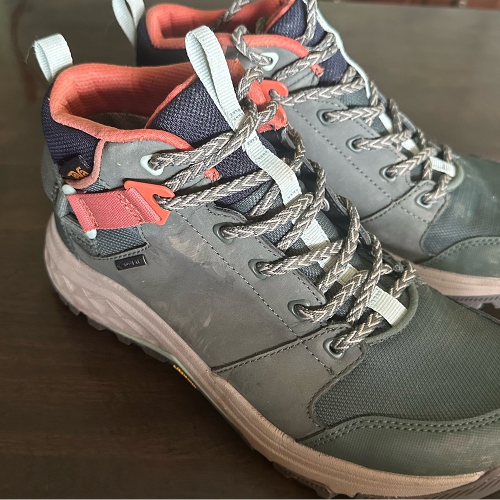 Teva Grandview GTX Leather Bootie - Gray and Coral